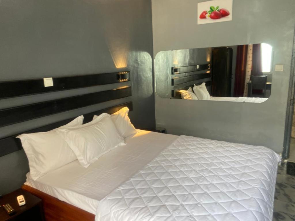 Hotel Sunrise Center Bonapriso 111 Douala Exteriér fotografie